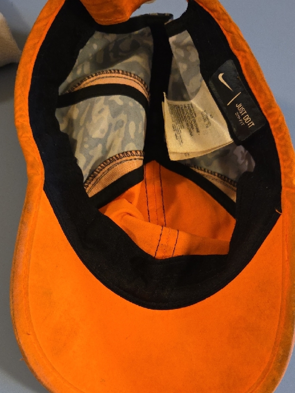 💥💥FREE Nike Black & Gray Camo Cap with Orange Swoosh Toddler - Picture 3 of 4